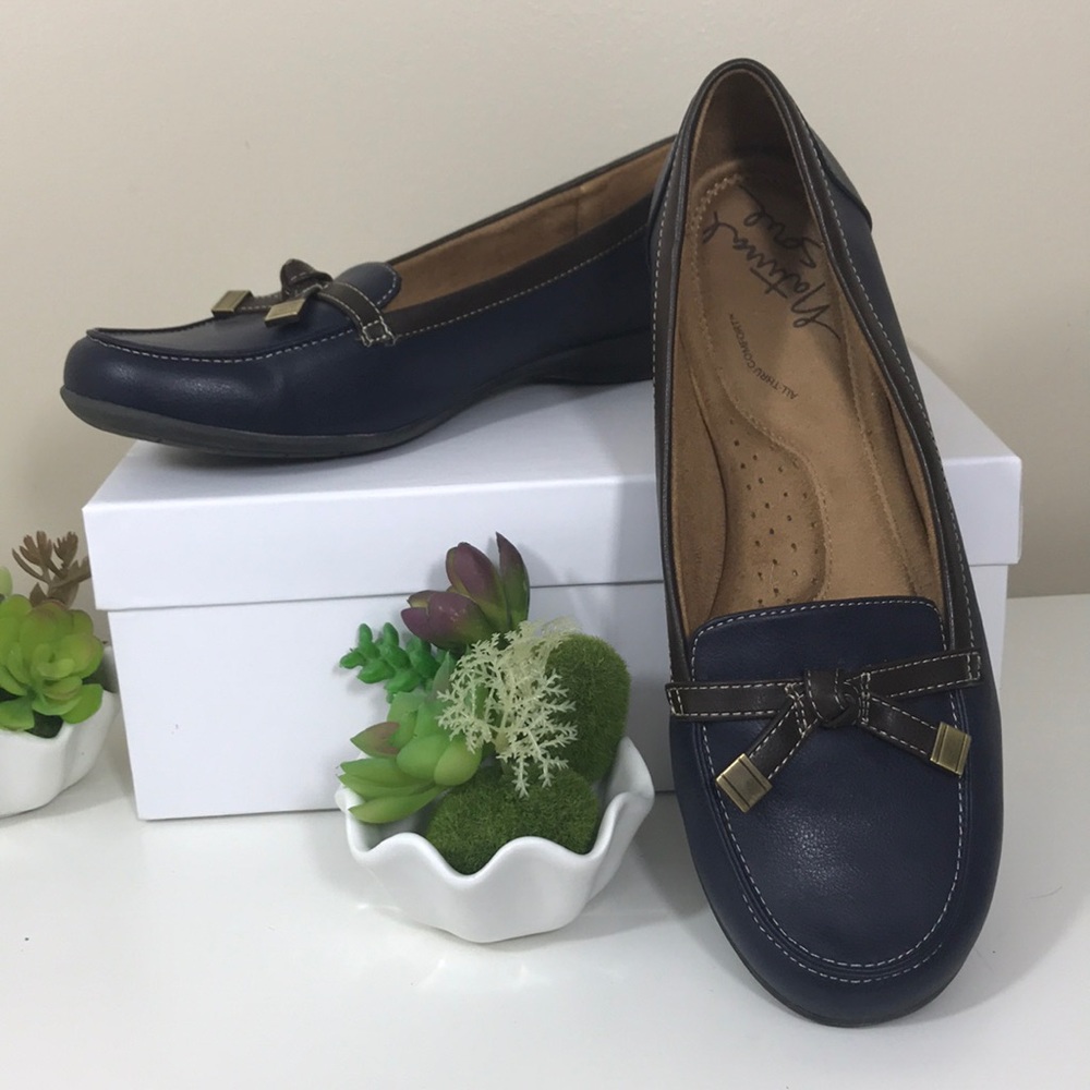 Natural Soul Navy Loafer size 9